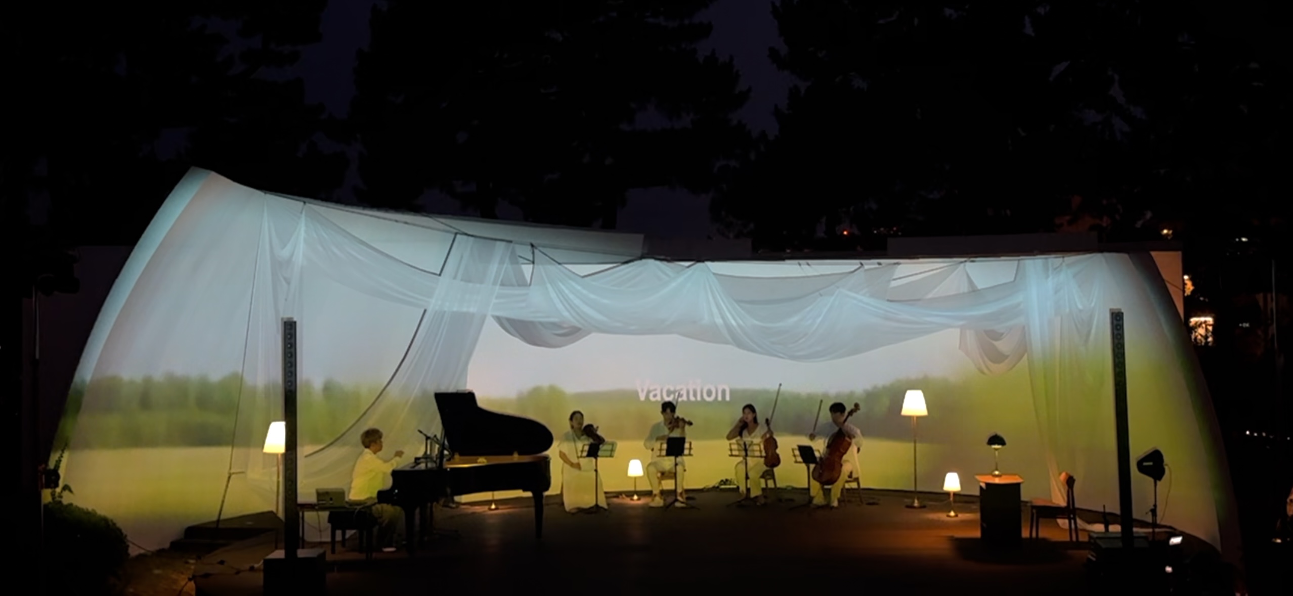 SWIM into: 해변의 커튼콜