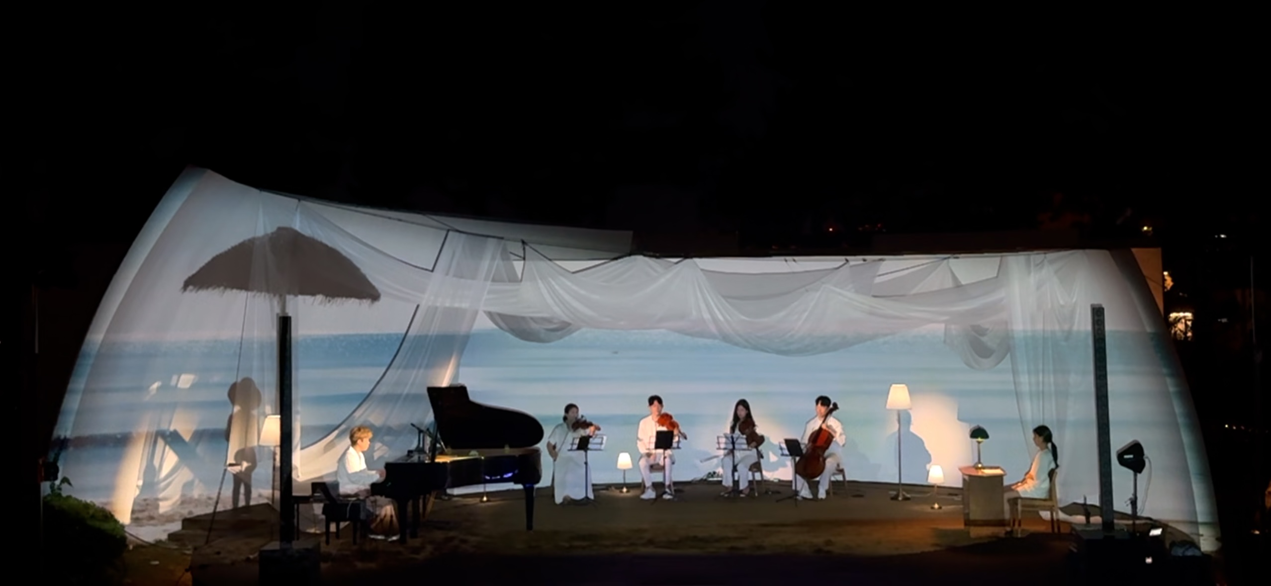 SWIM into: 해변의 커튼콜