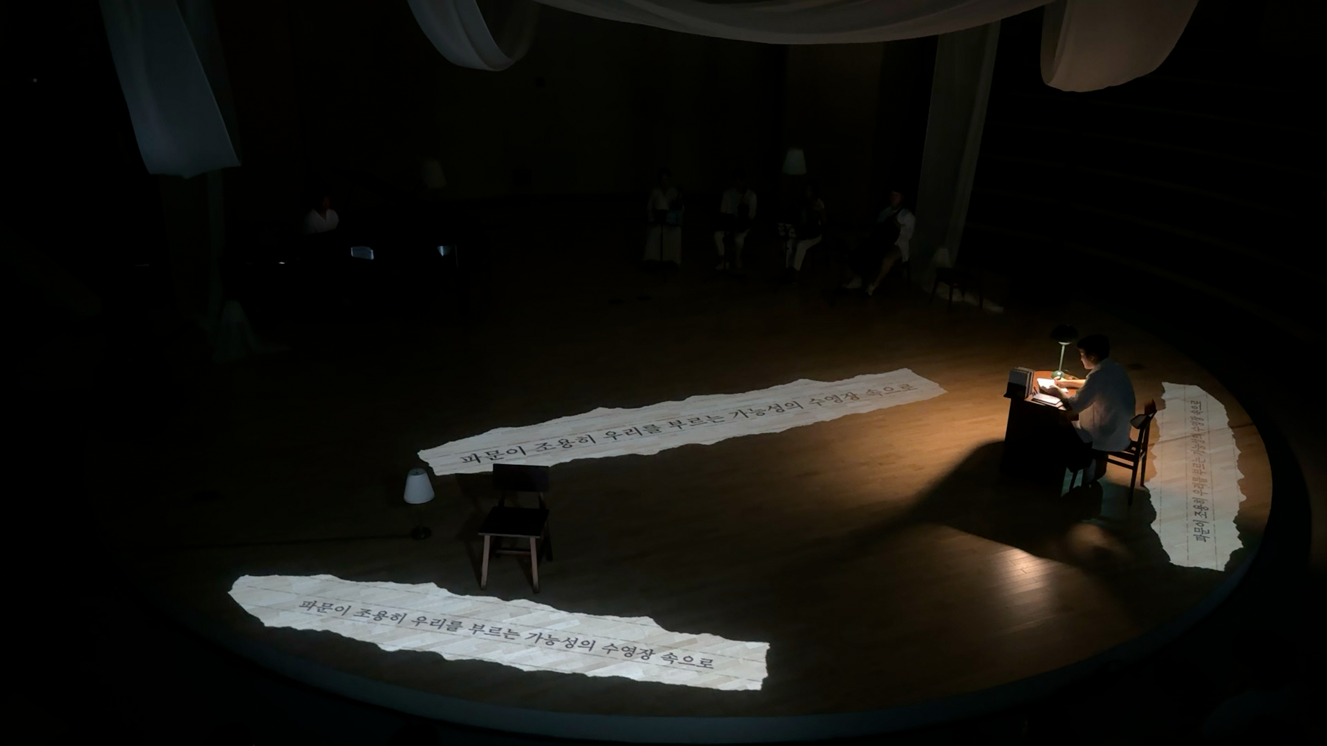 SWIM into : 춤추는 은빛 잎들