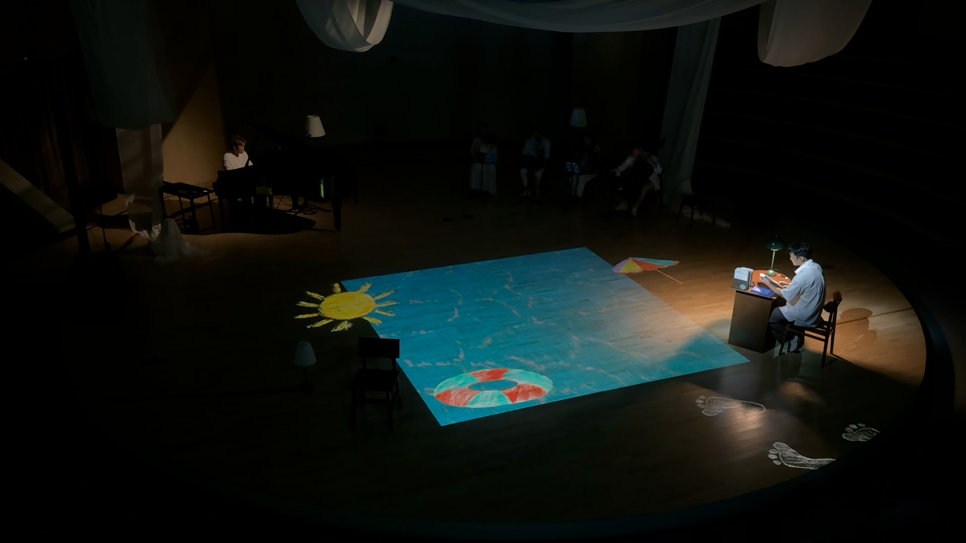 SWIM into : 춤추는 은빛 잎들