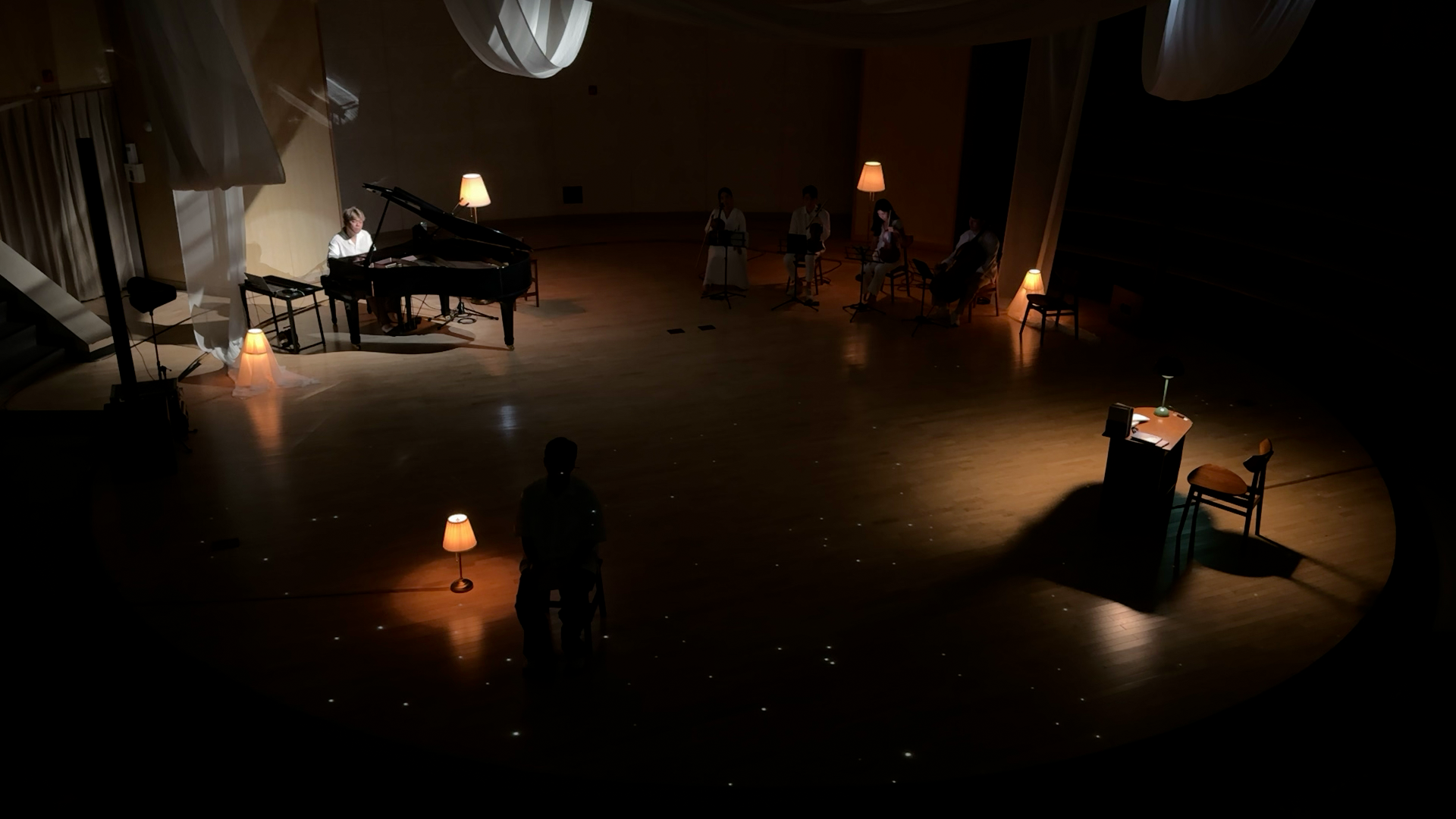 SWIM into : 춤추는 은빛 잎들